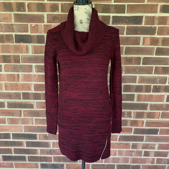 Iz Byer Sweaters - Like new Iz Byer cowl neck tunic length sweater